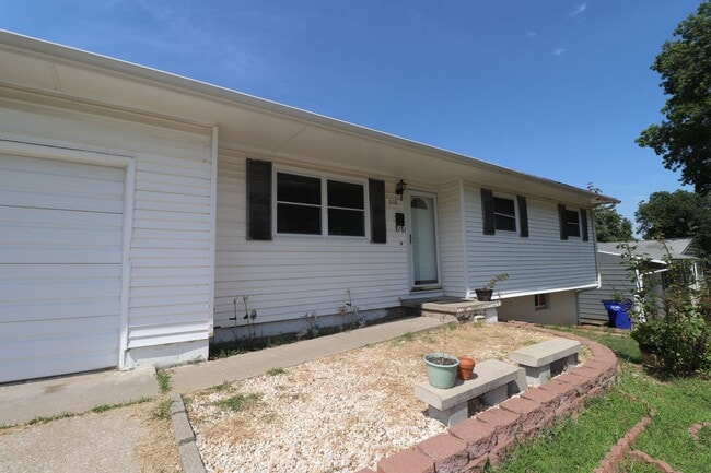 Photo - Spacious Home for rent!