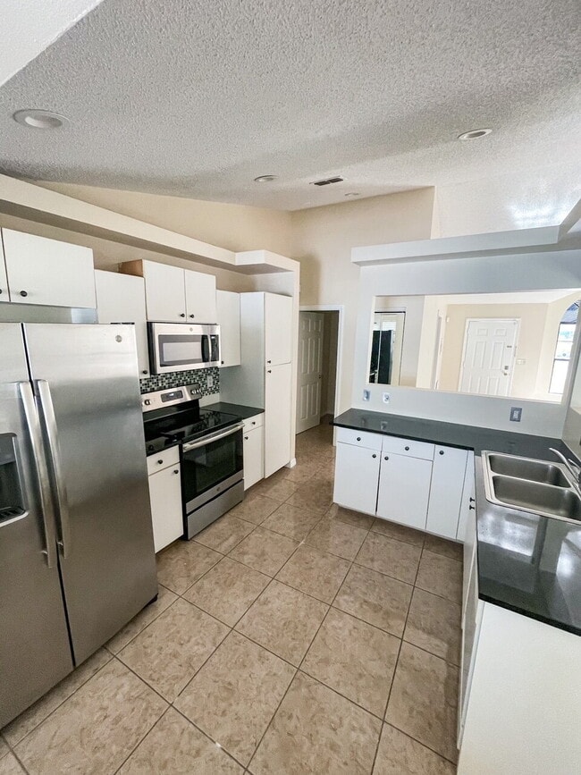 Photo - Gorgeous 3/2/2! Nice Neighborhood! Great Location!