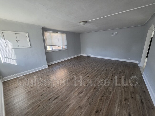Photo - 2207 W Laskey Rd Unit Upper