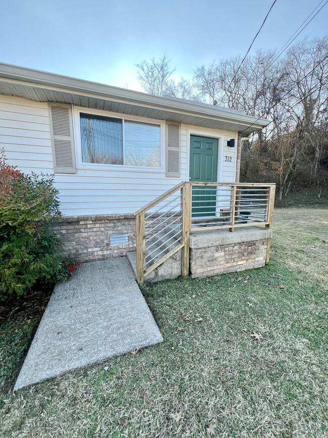 Building Photo - 2 Bed 1 Bath in East Nashville by Shelby $1525/mo