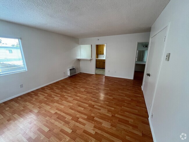 Building Photo - 6600 Whitsett Ave Unit -10 Rental