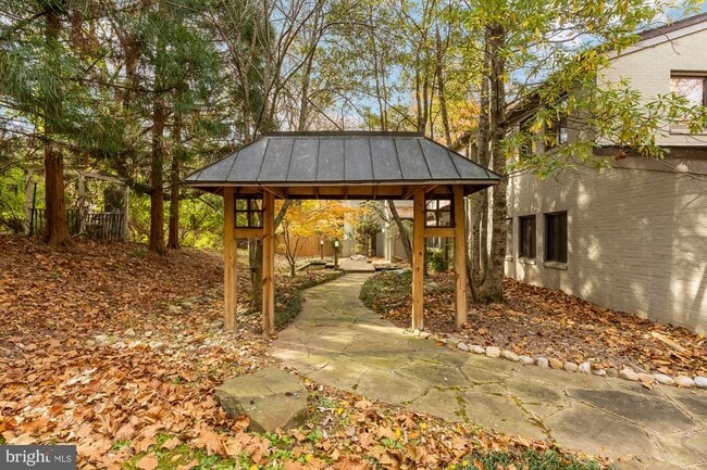 Building Photo - 1434 Kirby Rd