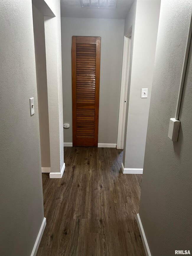Photo - 2613 W Wardcliffe Dr Unit B