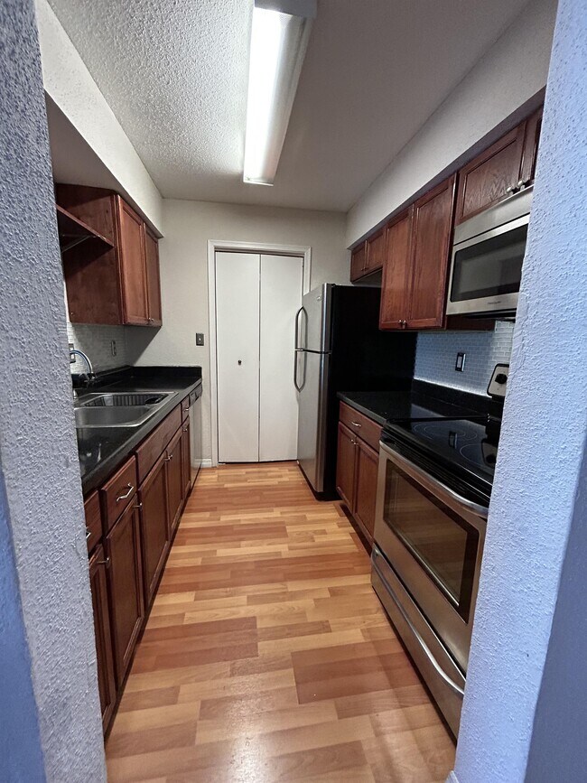 Photo - 755 Riverside Dr