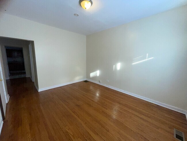 Photo - 714 W 80th St Unidad 1