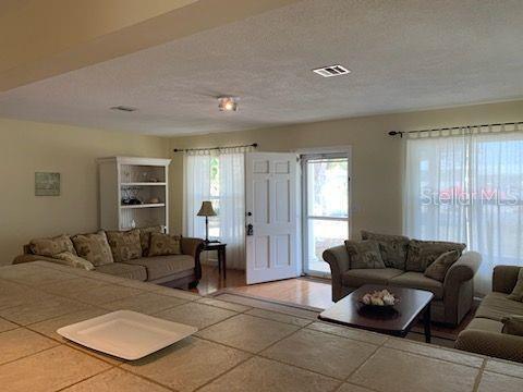 Photo - 116 Aurora St E