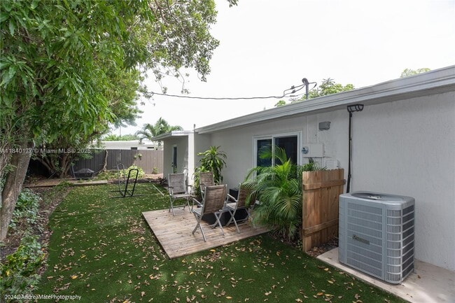 Photo - 5901 NE 4th Ave