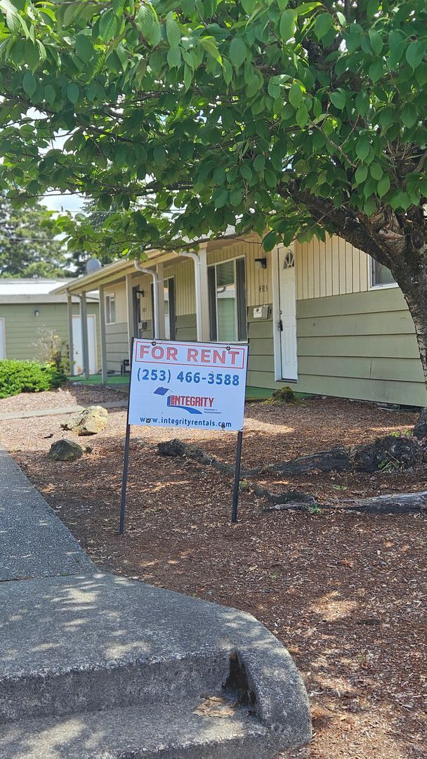 Photo - Beautiful Tacoma duplex 2bd 1 bath w/ 1 car garage