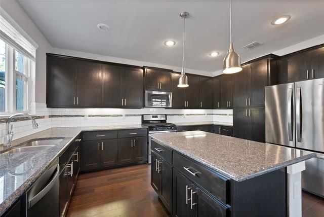 Photo - 2918 Merrimac St