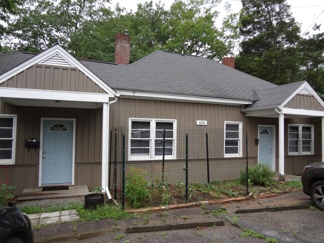 Building Photo - 434 S Greensboro St Unit B