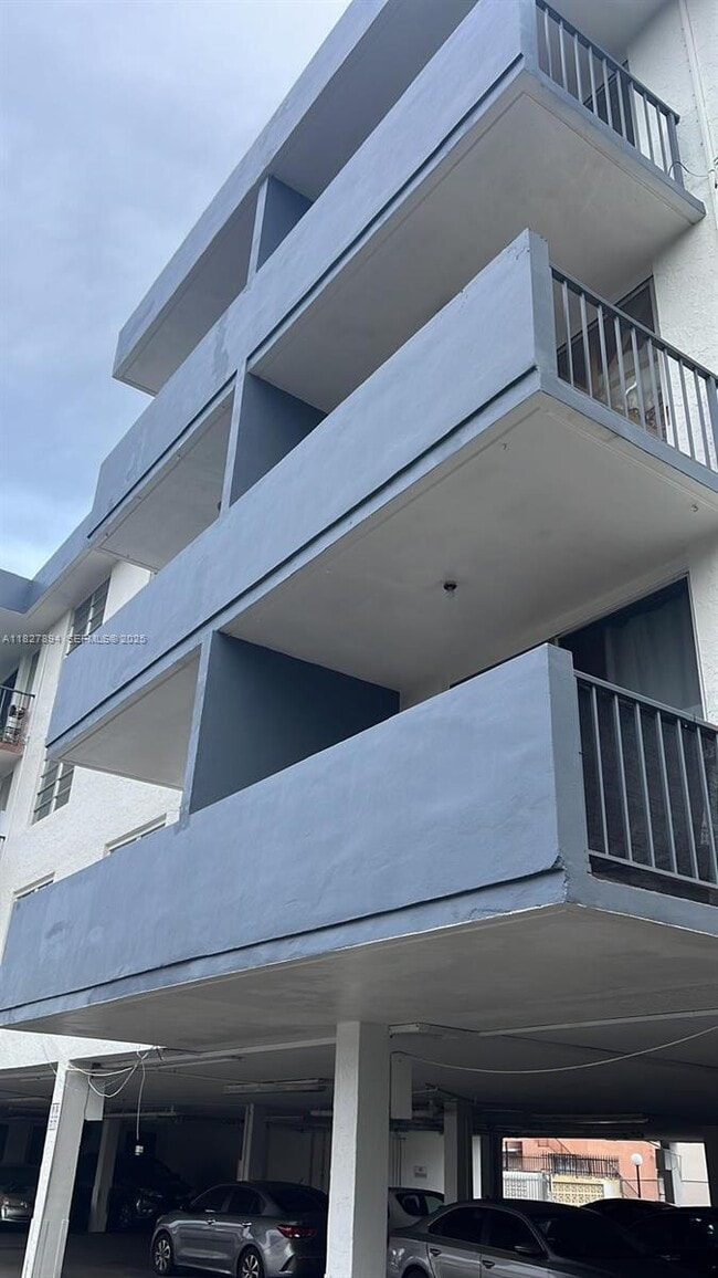 Building Photo - 13390 NE 7th Ave Unit 307