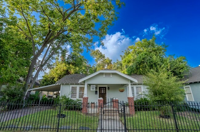 Photo - 407 E 27th St Casa