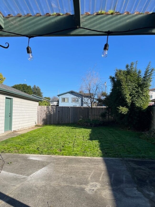 Photo - 2 Bedroom/ 1 Bath House in Eureka, Single ...