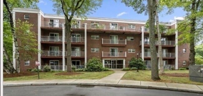 Building Photo - 60 Greentree Ln Unit 19