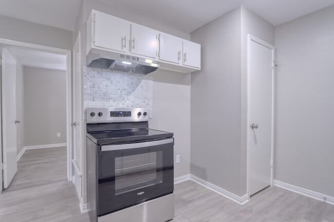 Photo - 2009 Interurban Blvd