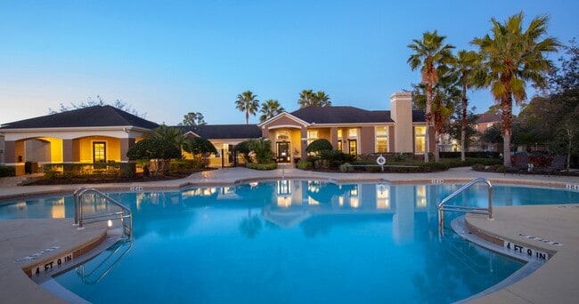 Photo - Lakes at North Port Apartments