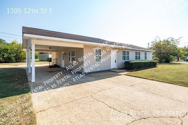 Photo - 1305 12th E St