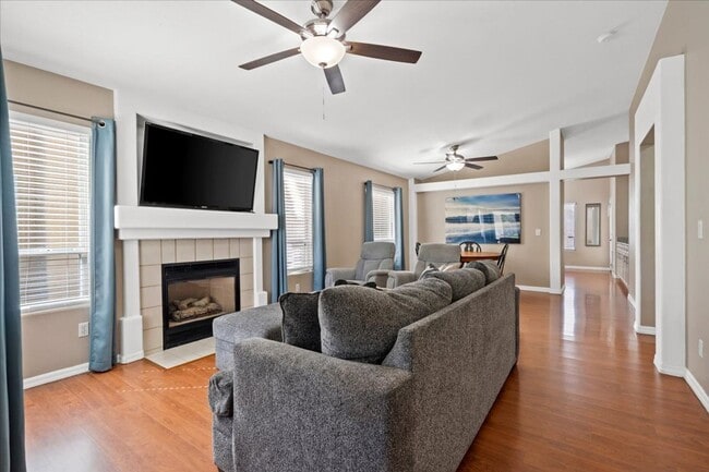 Photo - Beautiful Bright 3 Bedroom Single Story Home with Expansive Kitchen and Gorgeous Backyard