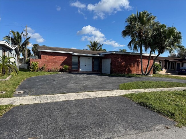 Building Photo - 2000 NW 91st Way Rental