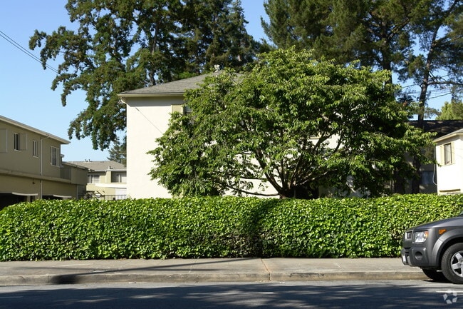 Laurel Oaks Apartments