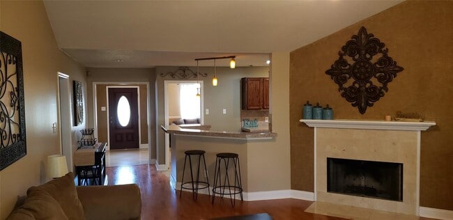 Photo - 205 Sharnoll Cir