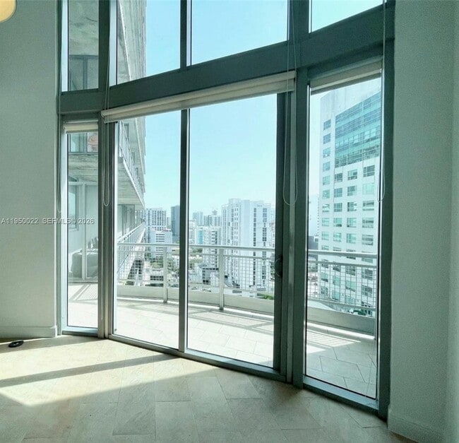 Building Photo - 690 SW 1st Ct Unit 2134