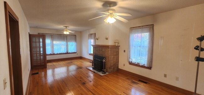 Photo - 1129 N Colony Rd