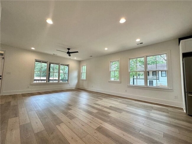 Photo - 192 Claire Dr SE