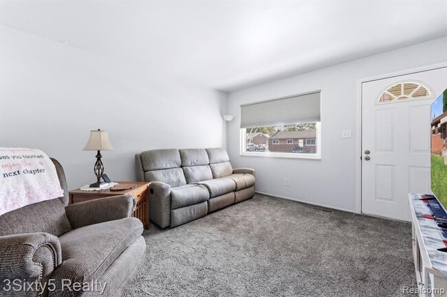 Photo - 5048 Glenis St