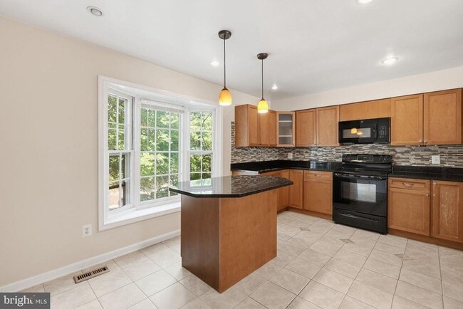 Photo - 6012 Crown Royal Cir