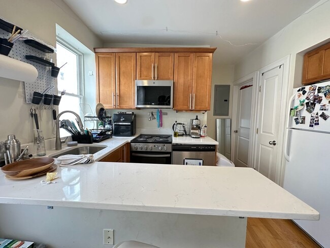 Photo - MODERN AND SPACIOUS MISSION HILL 4BED AVAILABLE SEPT 2026