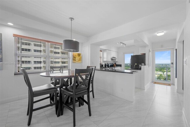 Photo - 1620 N Ocean Blvd Unidad 810