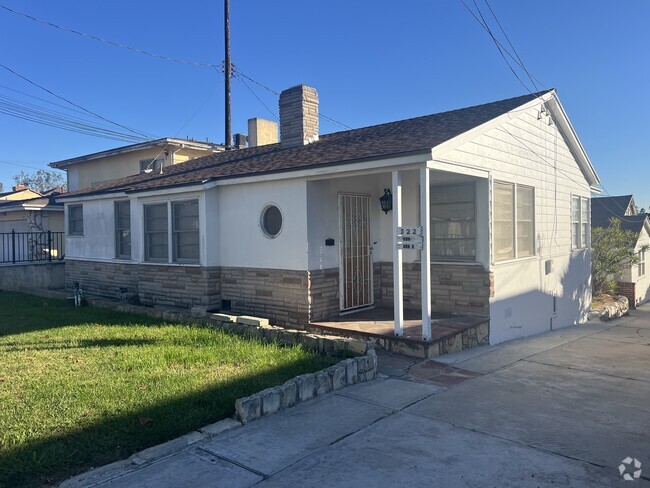 Building Photo - 322 W Plymouth St Rental