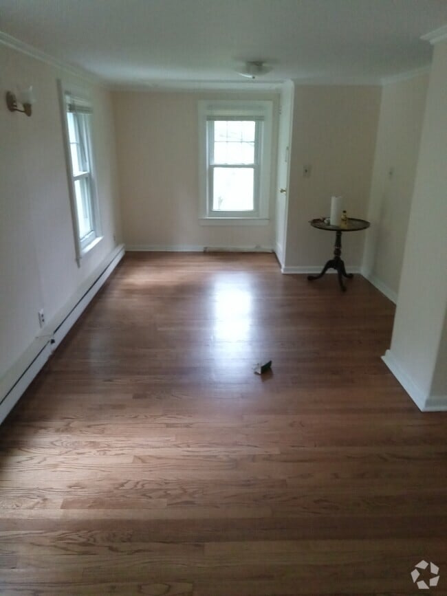 Building Photo - 31 Farrell Rd Unit 2nd floor Rental