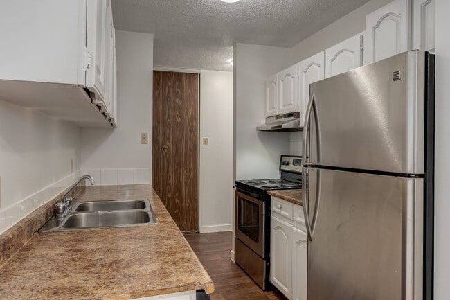 Photo - Applewood Village