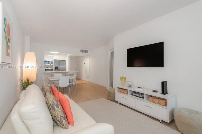 Photo - 2301 Collins Ave Unit 927