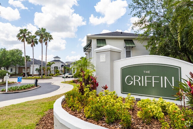 Entrada - The Griffin