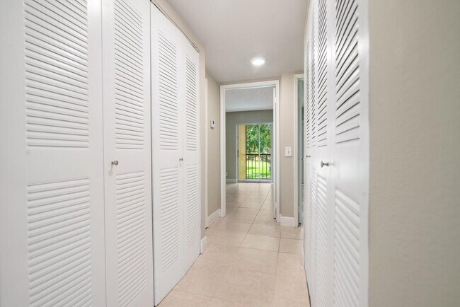 Photo - 516 Meadows Cir