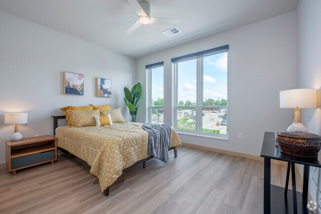 2BR, 2BA - 1098SF - Bedroom