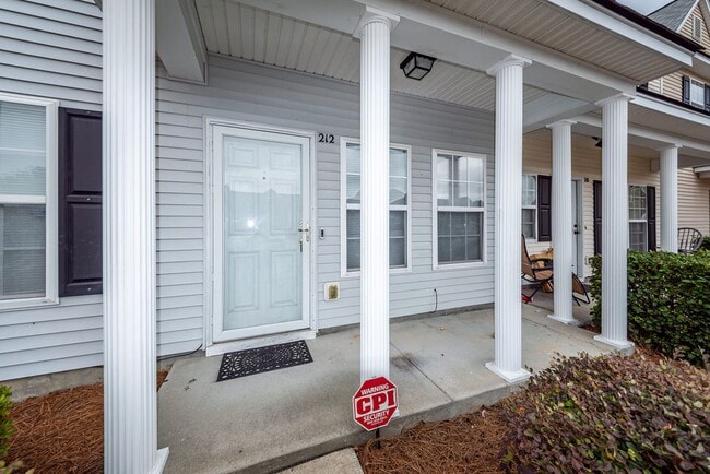 Photo - 3 Bedroom, 2.5 Bathroom Townhome in Lakes of Summerville - Summerville