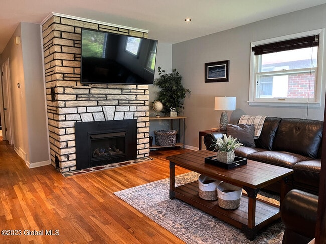 Photo - 132 Jefferson St