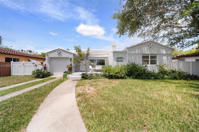 Building Photo - 1625 Hollywood Blvd Unit 1