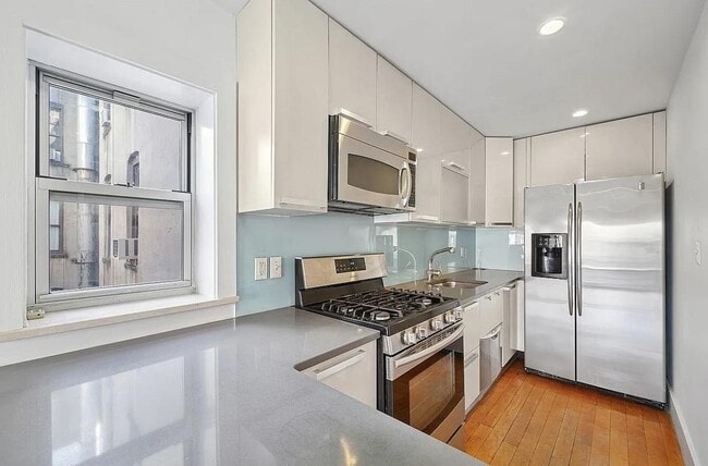 Photo - 100 E Walton St