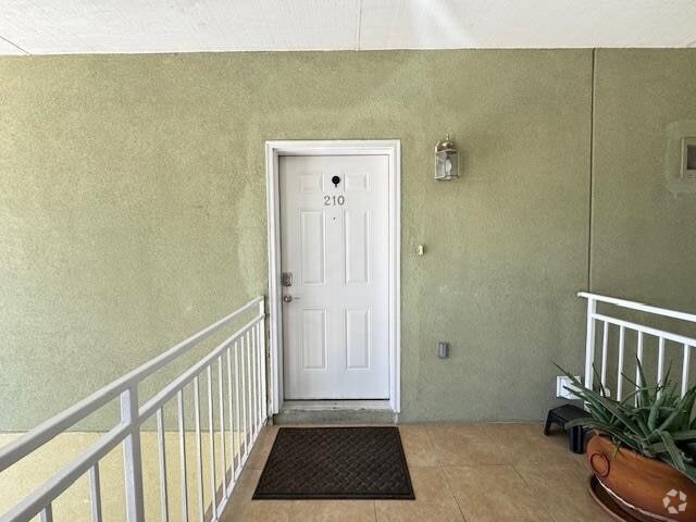 Building Photo - 5402 Marcella Ave Unit 210B Rental