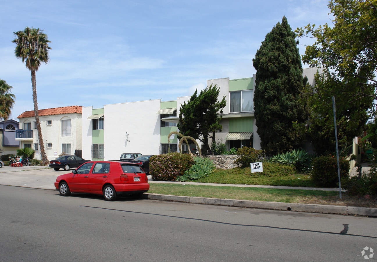 Pacific Diamond Apartments - Pacific Diamond Apartments