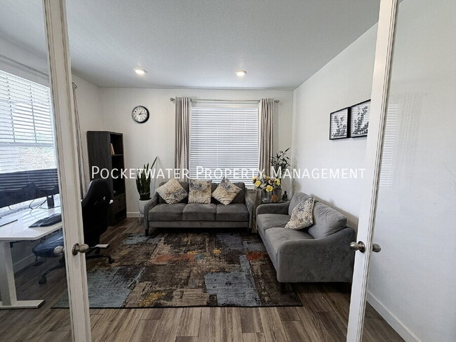 Photo - 1856 Meagan Wy