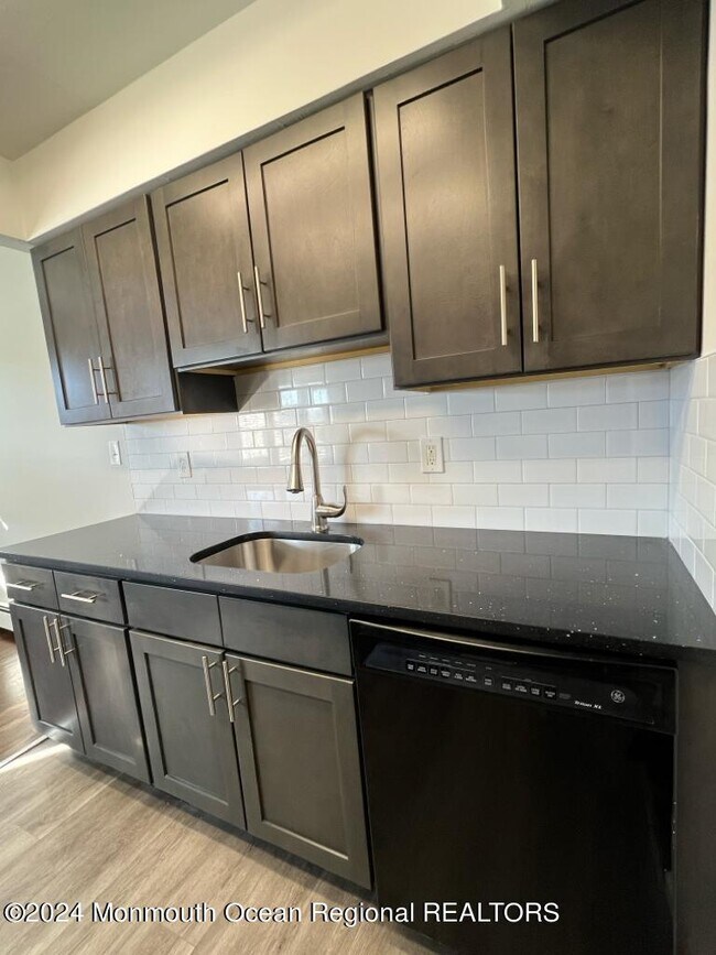Photo - 66 Stonehurst Blvd Unit B