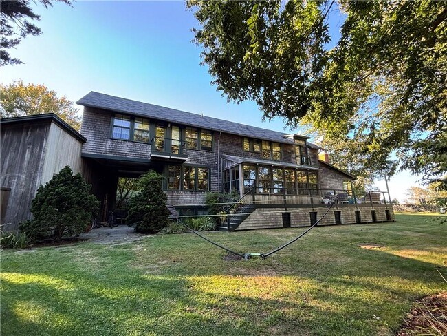 192 Racquet Rd
