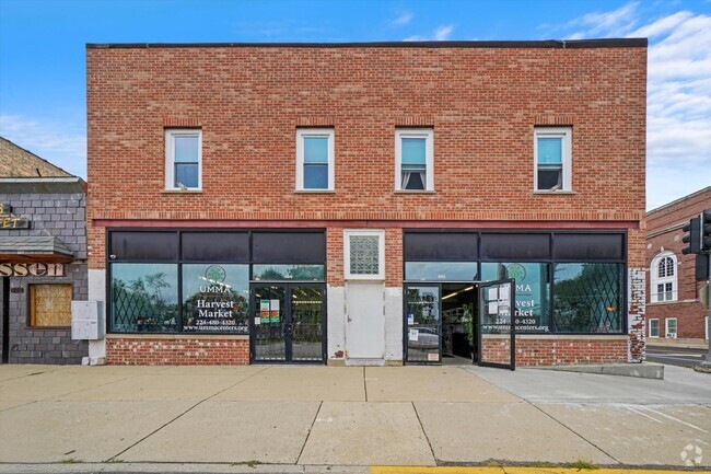 Building Photo - Newly Remodeled 4-bed 2nd-floor Unit APT 1