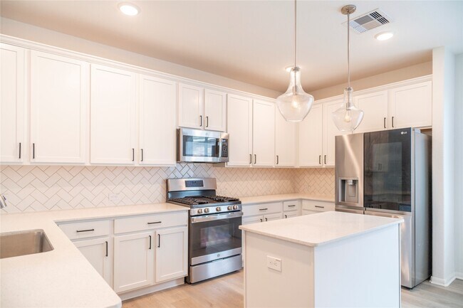 Photo - 208 Cambria Green Ln